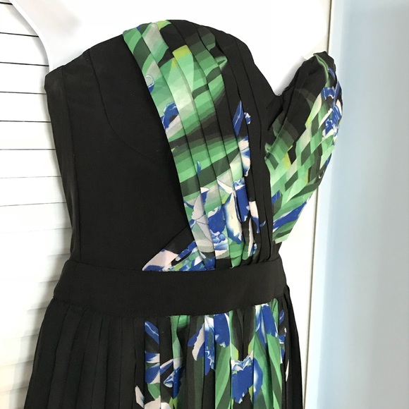 Rare Bebe Addiction strapless pleated dress - Picture 4 of 8